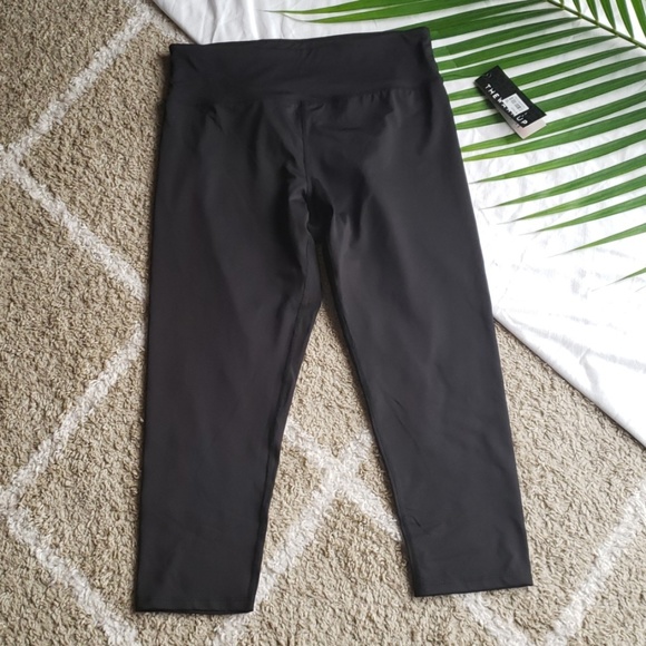 Jessica Simpson Pants - The Warm Up  Jessica Simpson
Women's Capri legging